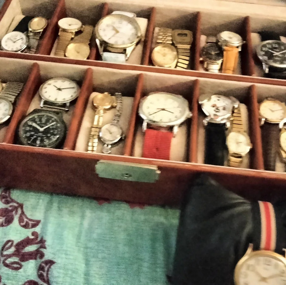 Timex lot with display case - Picture 7 of 7